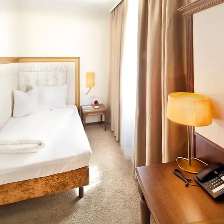 호텔 Goldener Adler, Bw Signature Collection 4*