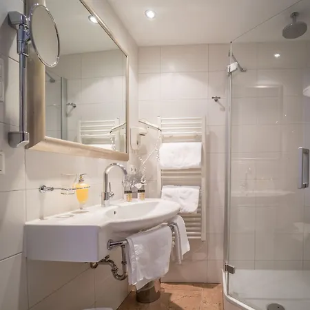 Hotel Goldener Adler, Bw Signature Collection 4*
